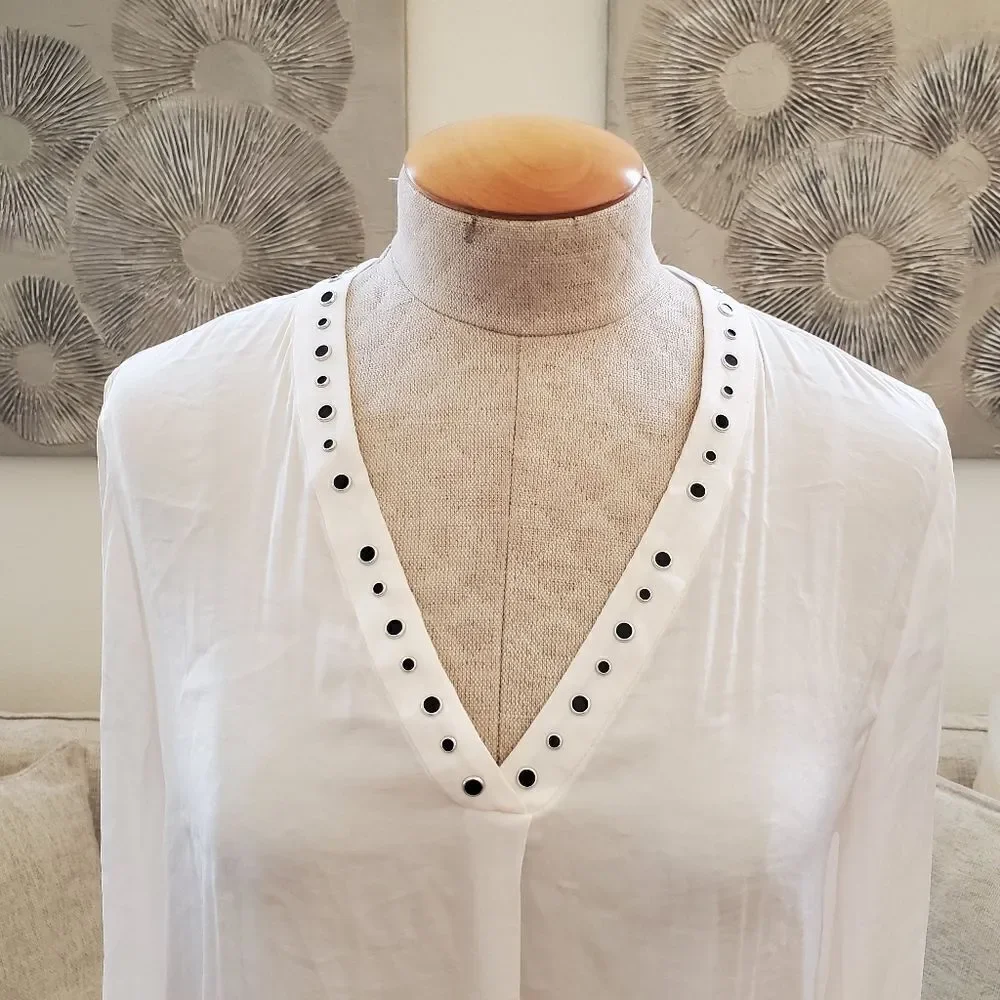 🔆VINCE CAMUTO🔆 Long Sleeve Studded Rumple Blouse - [Medium in Ivory]